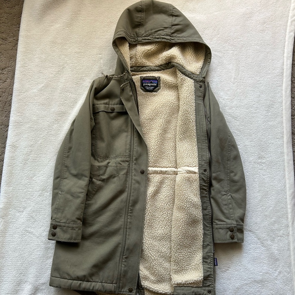 Patagonia Women's Insulated Prairie Dawn Parka in Sage Khaki | Size: Small